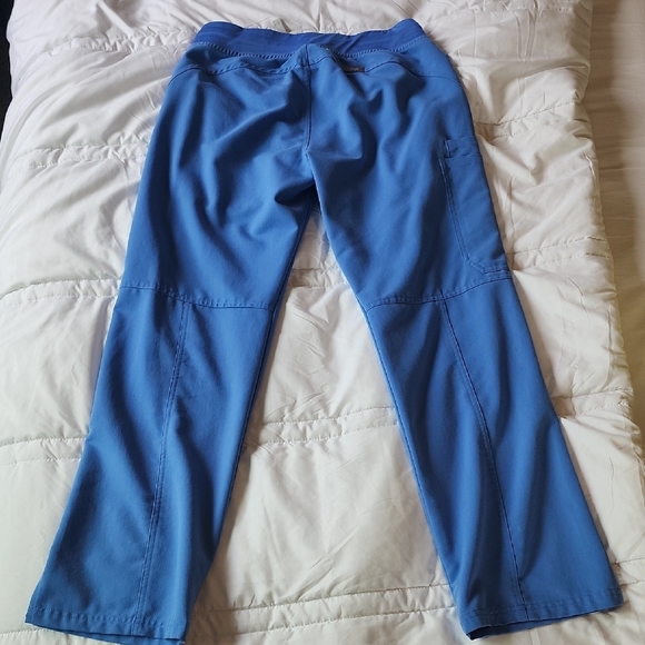 Figs Women's V-Neck Scrub Top/Pant Set in Ceil Blue - Picture 8 of 15